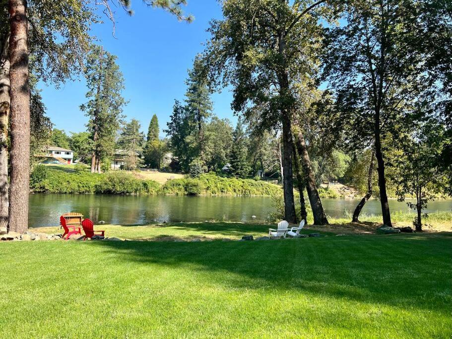 Deluxe Cabin 1 - Rogue River Resort غرانتس باس، أوريغون المظهر الخارجي الصورة